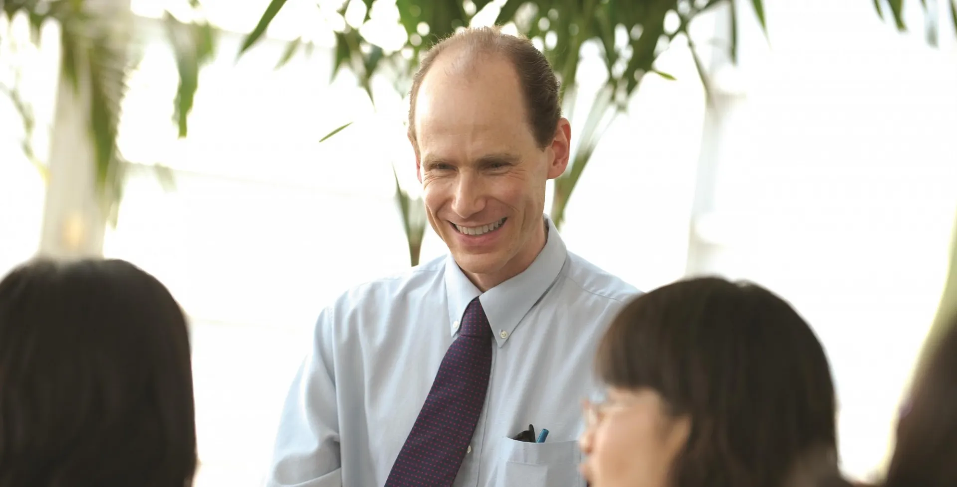 Prof. Ben Liebman discussions Chinese law with students.